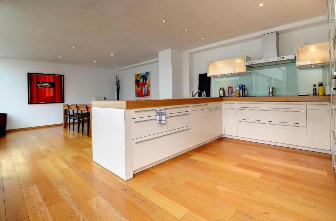 Down Town Spacious Duplex With Private Parking & Game Room بروكسل المظهر الخارجي الصورة