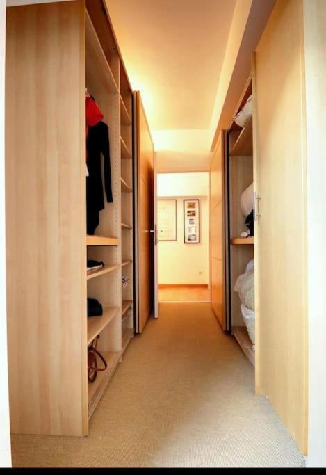 Down Town Spacious Duplex With Private Parking & Game Room بروكسل المظهر الخارجي الصورة