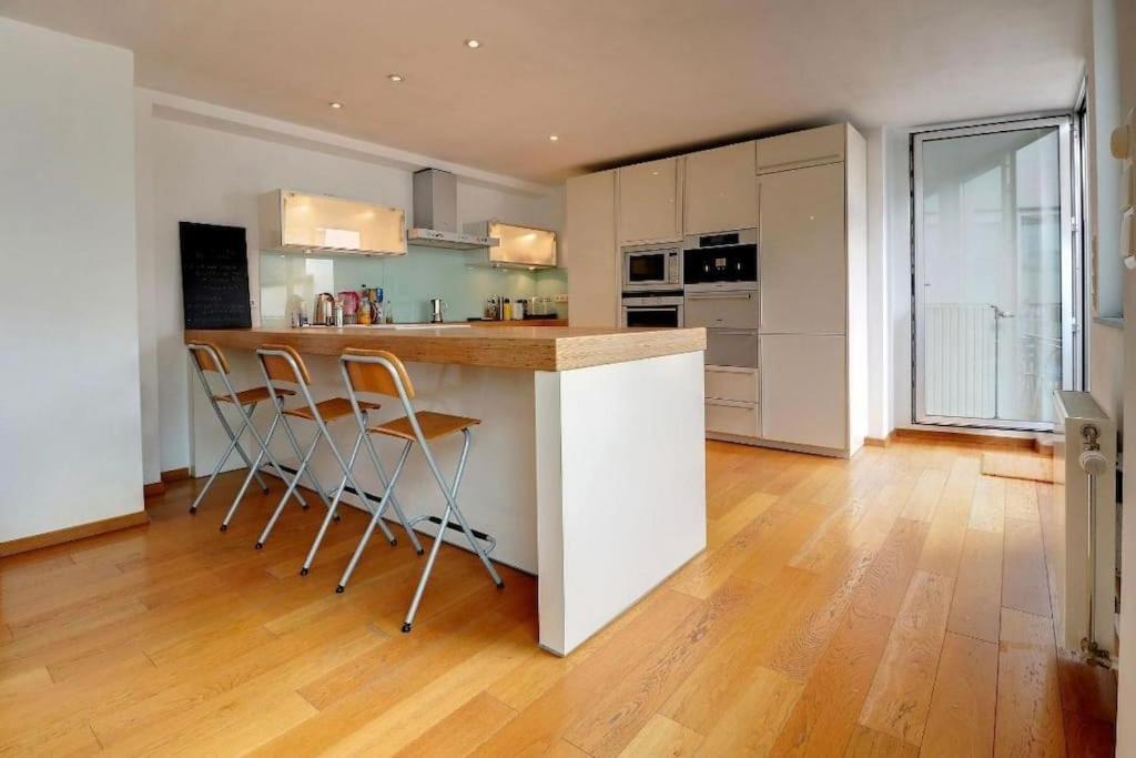 Down Town Spacious Duplex With Private Parking & Game Room بروكسل المظهر الخارجي الصورة