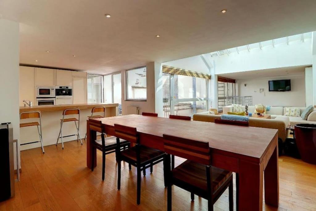 Down Town Spacious Duplex With Private Parking & Game Room بروكسل المظهر الخارجي الصورة